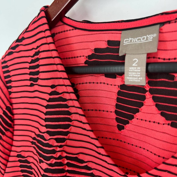 Chico’s Size 2 or Large Side Cut Textured Floral Shirt Blouse Top Pink Summer - Picture 3 of 4